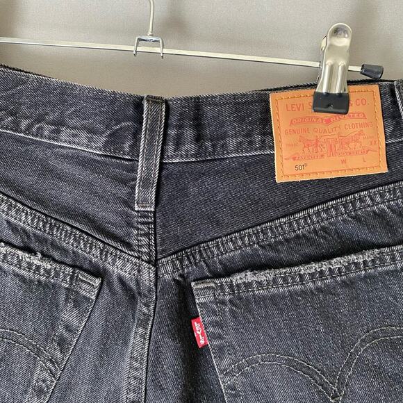 Levi's Premium 501  sz 26 gray distressed‎ jean shorts - Picture 8 of 10